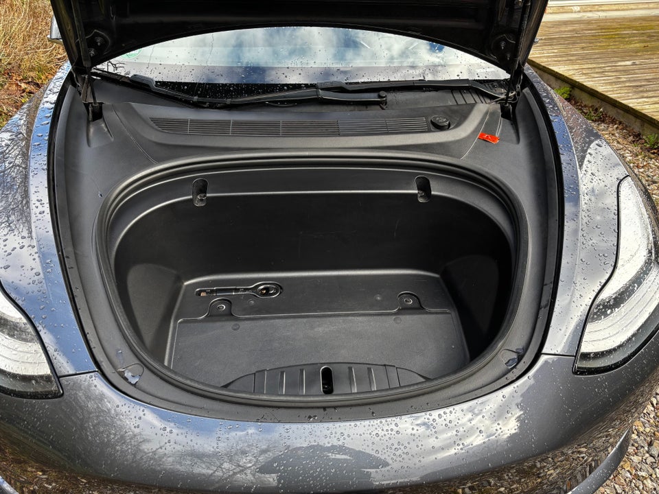 Tesla Model 3 Standard Range+ RWD 4d