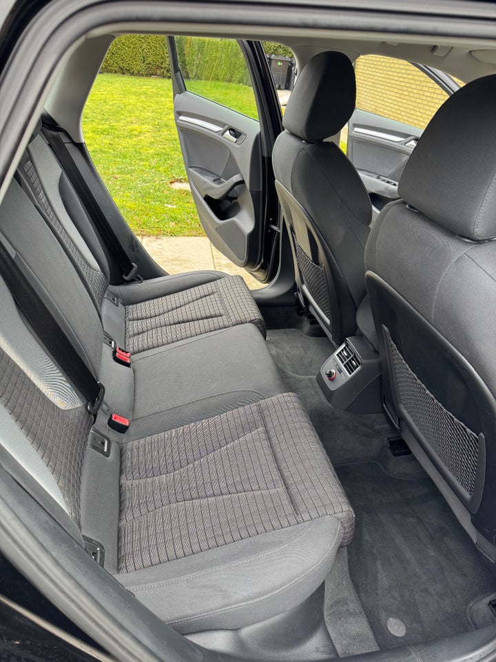 Audi A3 2,0 TDi 150 Ambiente Sportback 5d