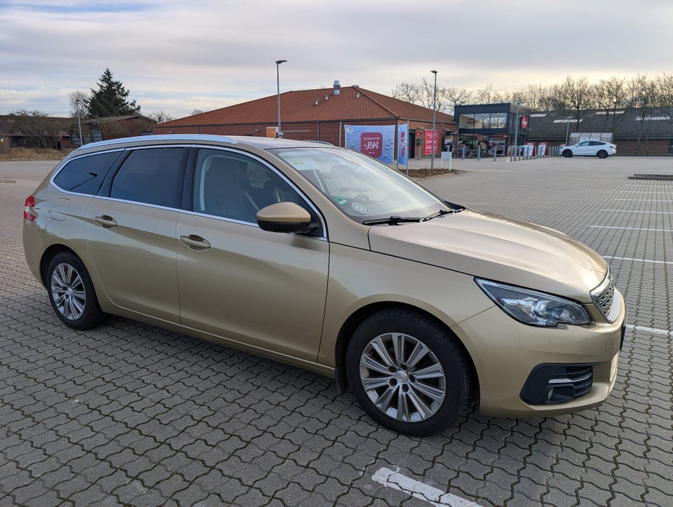 Peugeot 308 1,6 BlueHDi 120 Selection Sky SW 5d