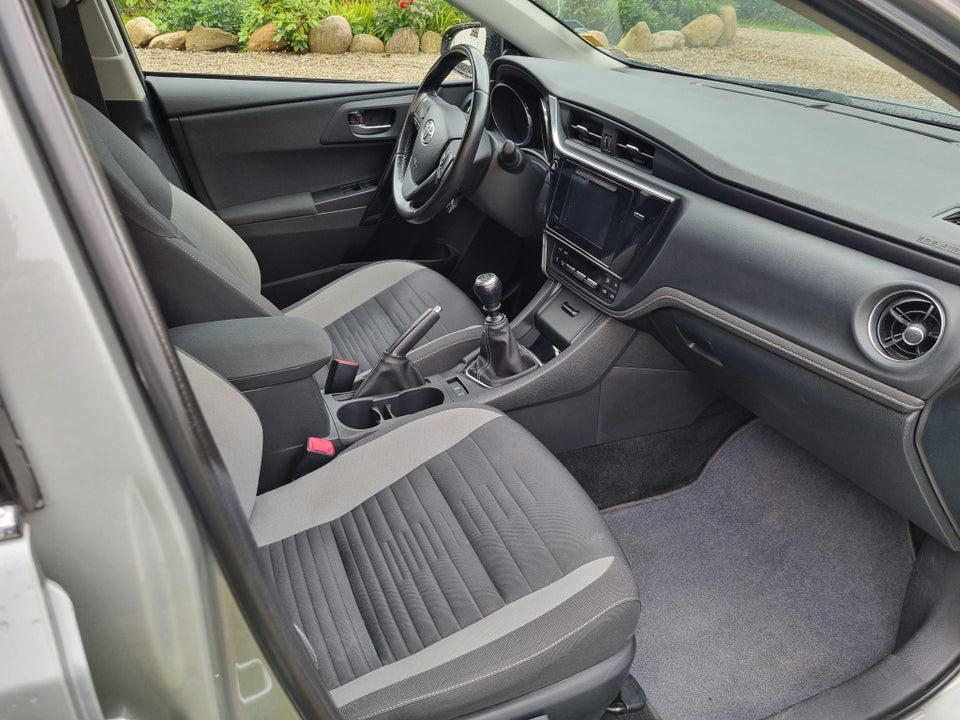 Toyota Auris 1,2 T T2 Touring Sports 5d