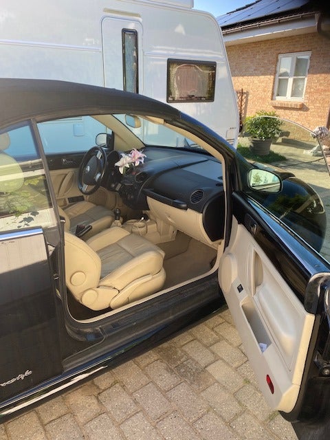 VW New Beetle 1,6 Highline Cabriolet 2d