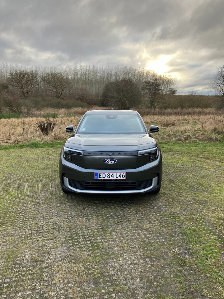 Ford Explorer 82 Premium Extended Range 5d