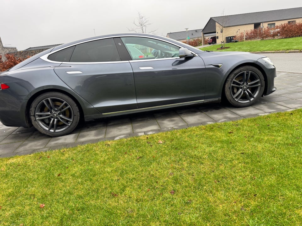 Tesla Model S Standard Range AWD 5d