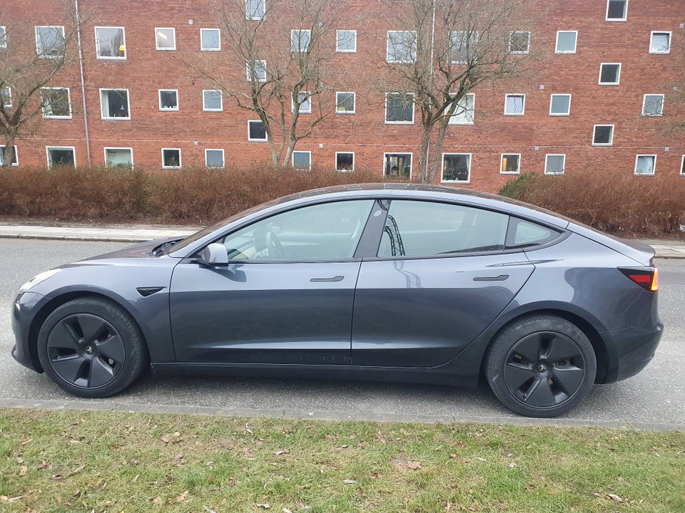 Tesla Model 3 Standard Range+ RWD 4d