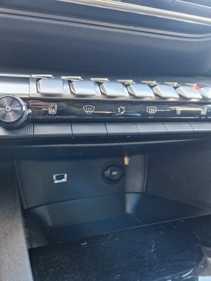 Peugeot 5008 1,2 PureTech 130 Allure 7prs 5d