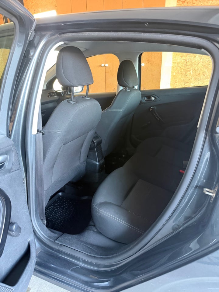 Peugeot 208 1,0 VTi Access 5d