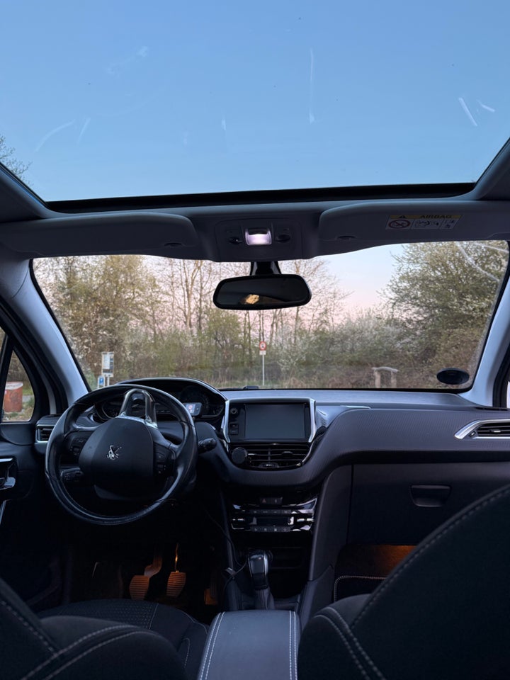Peugeot 208 1,6 BlueHDi 100 Allure Sky 5d