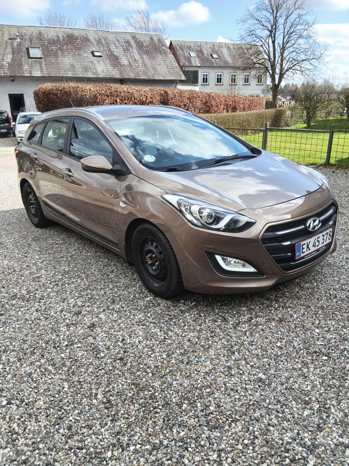 Hyundai i30 1,6 CRDi 110 Active CW 5d