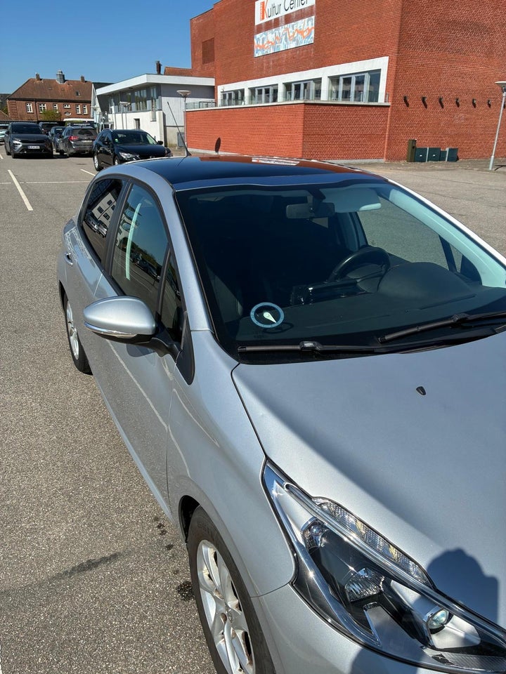 Peugeot 208 1,6 BlueHDi 100 More+ 5d