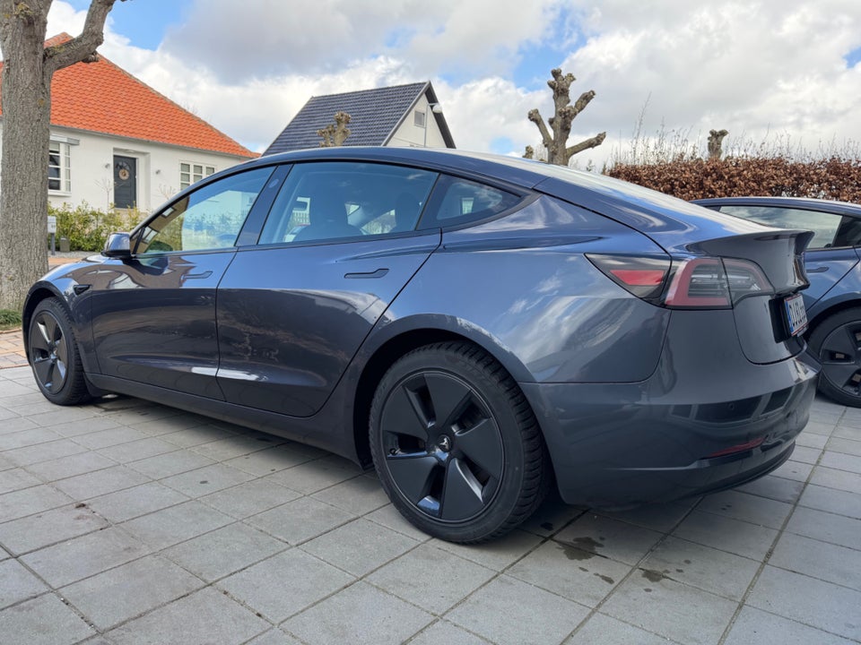 Tesla Model 3 Standard Range+ RWD 4d