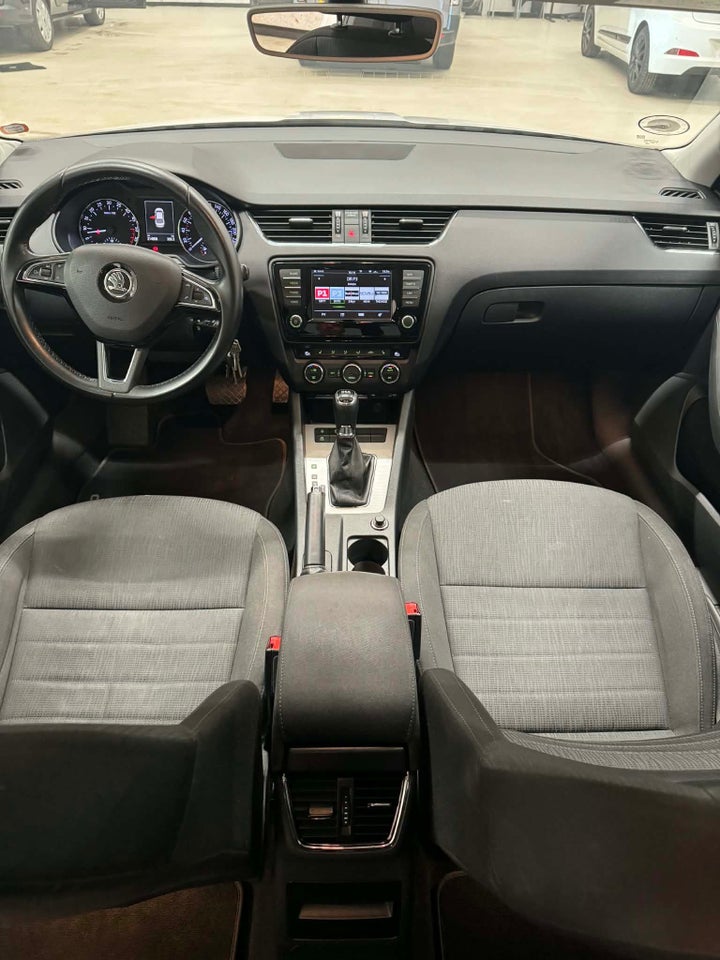 Skoda Octavia 1,6 TDi 110 Style DSG 5d