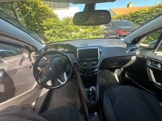 Peugeot 208 1,6 BlueHDi 100 Allure Sky 5d