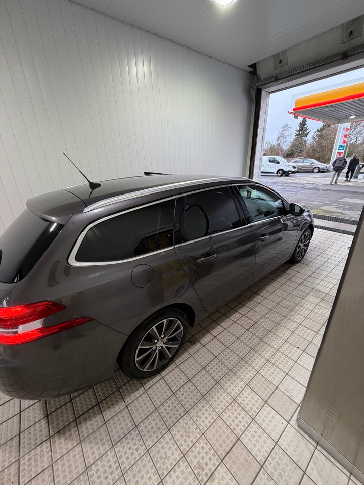 Peugeot 308 1,6 BlueHDi 120 Allure SW 5d