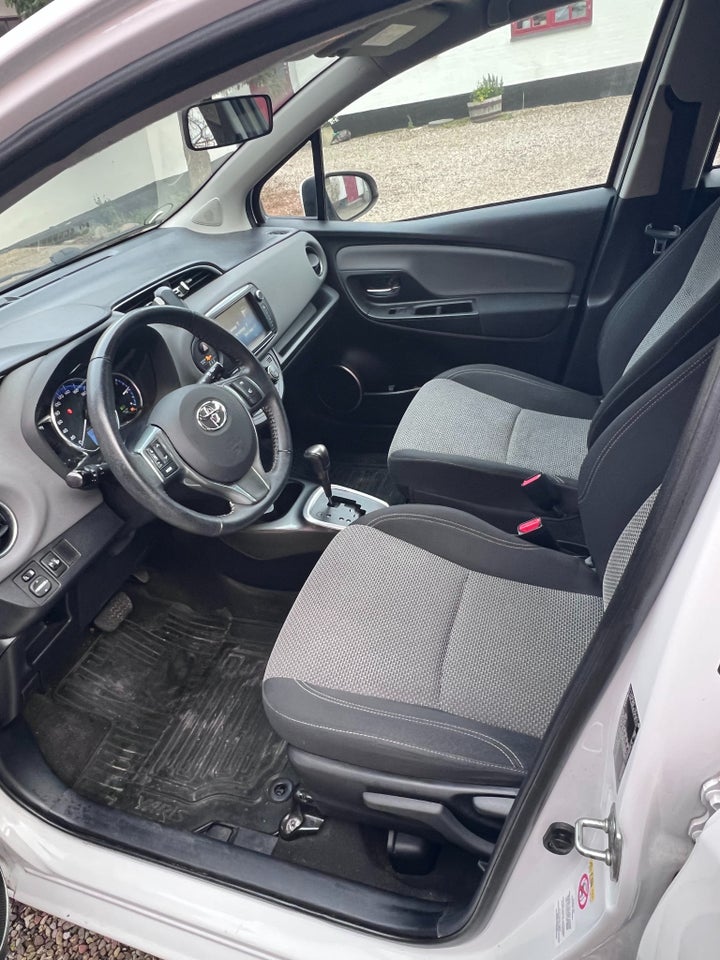 Toyota Yaris 1,5 Hybrid H1 e-CVT 5d