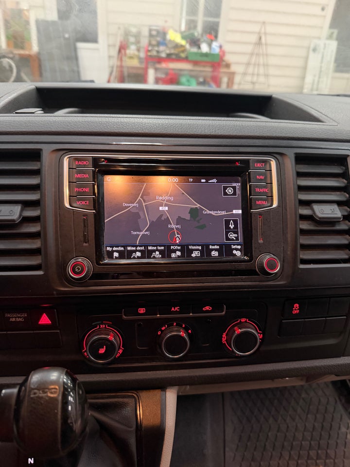 VW Transporter 2,0 TDi 180 Kassevogn DSG 4Motion kort