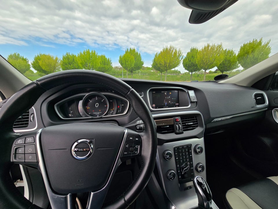 Volvo V40 CC 2,0 D3 150 aut. 5d
