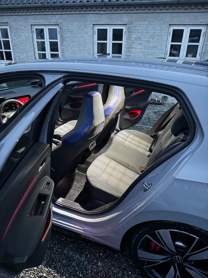 VW Golf VIII 1,4 GTE DSG 5d