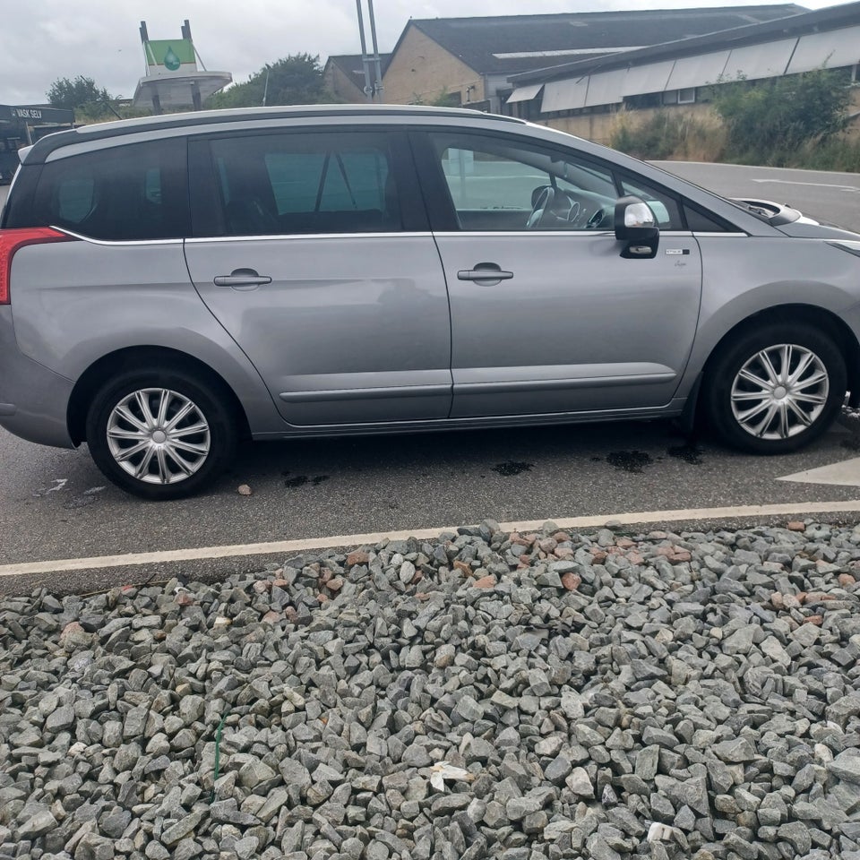 Peugeot 5008 1,6 BlueHDi 120 Style 7prs 5d