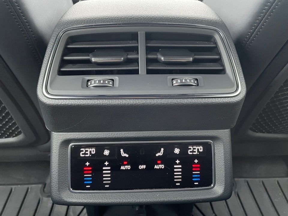 Audi e-tron 55 S-line Prestige quattro 5d