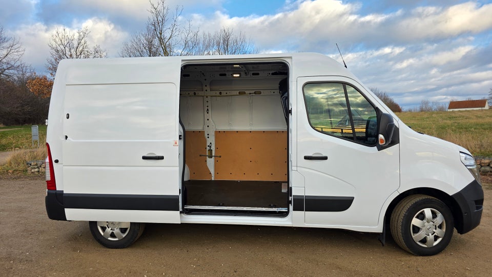 Nissan Interstar 2,3 dCi 150 L2H2 Tekna Van