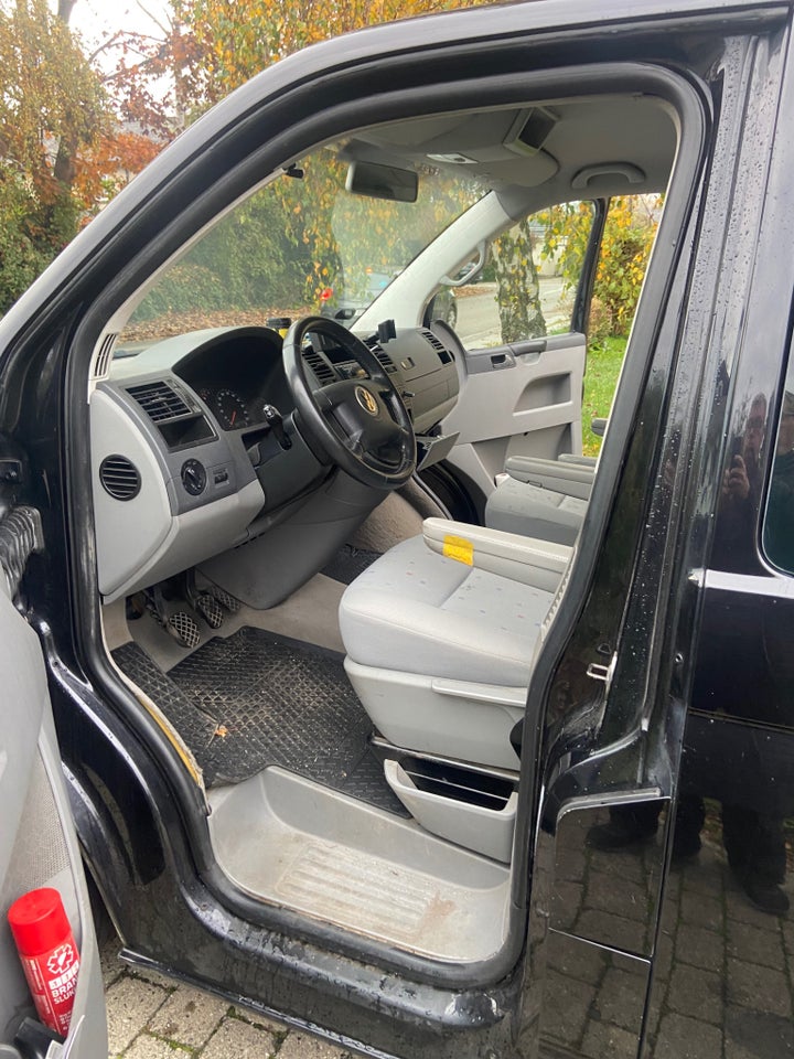 VW Transporter 2,5 TDi 130 Comfortline 5d