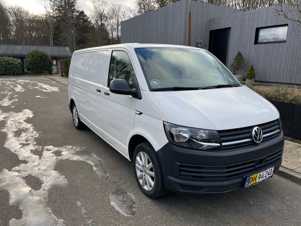 VW Transporter 2,0 TDi 102 Kassevogn lang