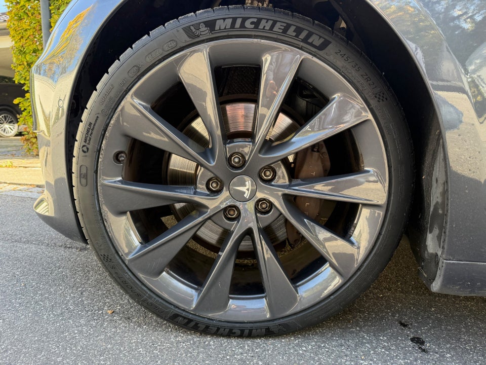 Tesla Model S Standard Range AWD 5d