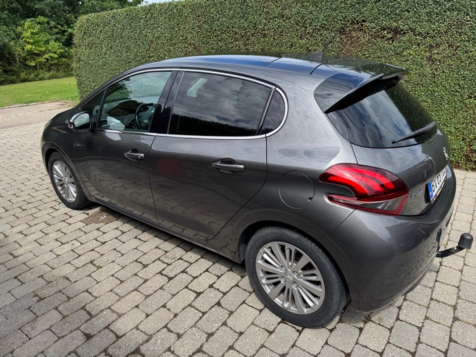 Peugeot 208 1,6 BlueHDi 100 Allure Sky 5d