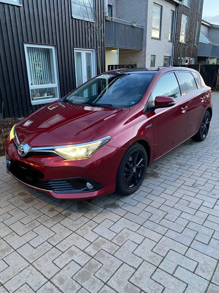 Toyota Auris 1,8 Hybrid H3 CVT Skyview 5d