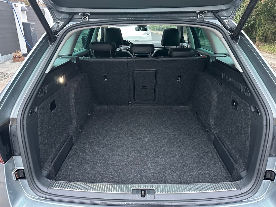 Skoda Superb 2,0 TSi 190 Business Executive Combi DSG 5d