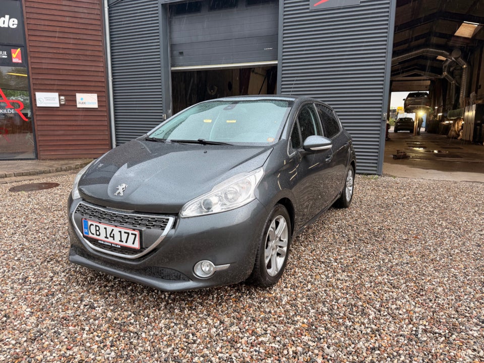 Peugeot 208 1,2 VTi Allure Sky 5d