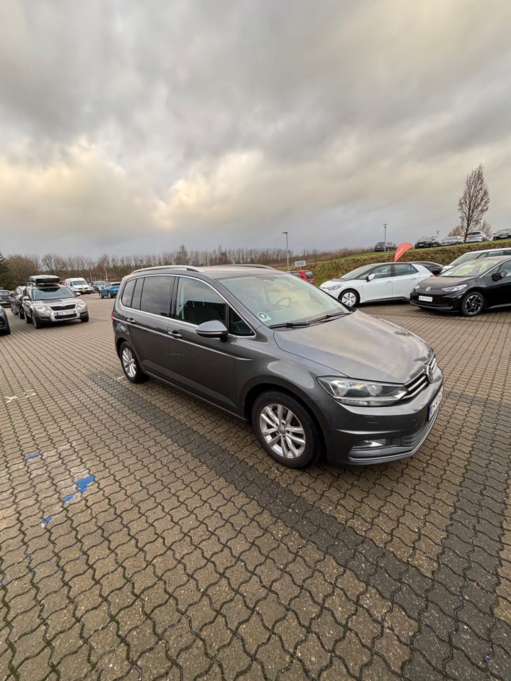 VW Touran 1,6 TDi 115 Highline 7prs 5d