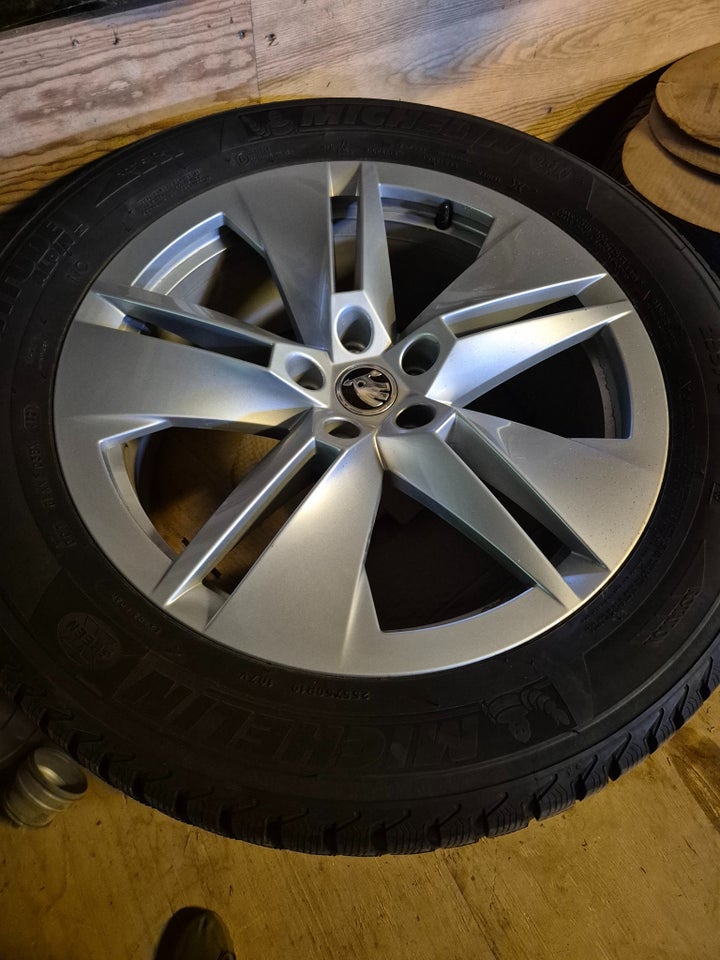 Skoda Enyaq 80 iV Plus Loft 5d