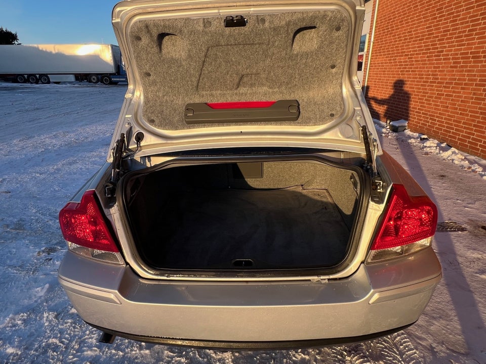 Volvo S60 2,4 170 Momentum 4d