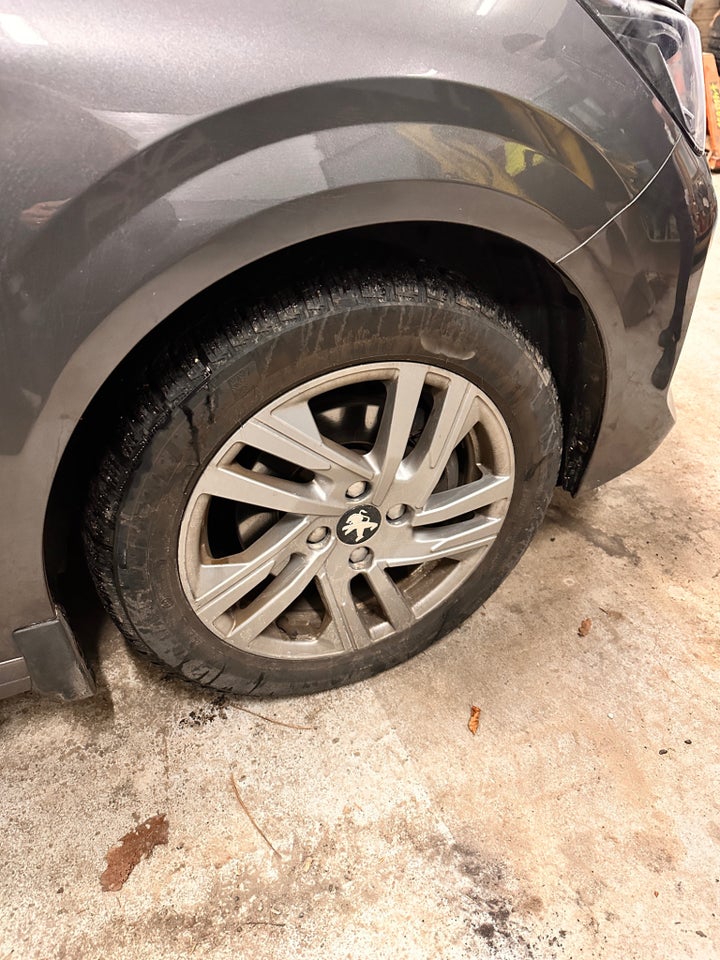 Peugeot 208 1,2 PureTech 100 Allure 5d