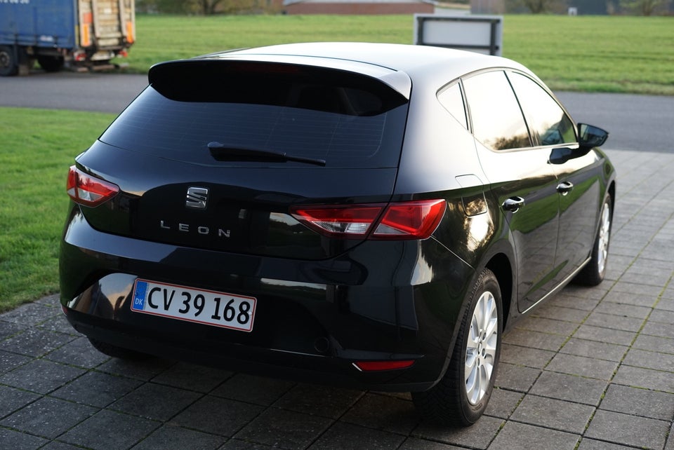 Seat Leon 1,6 TDi 110 Style Barcelona 5d