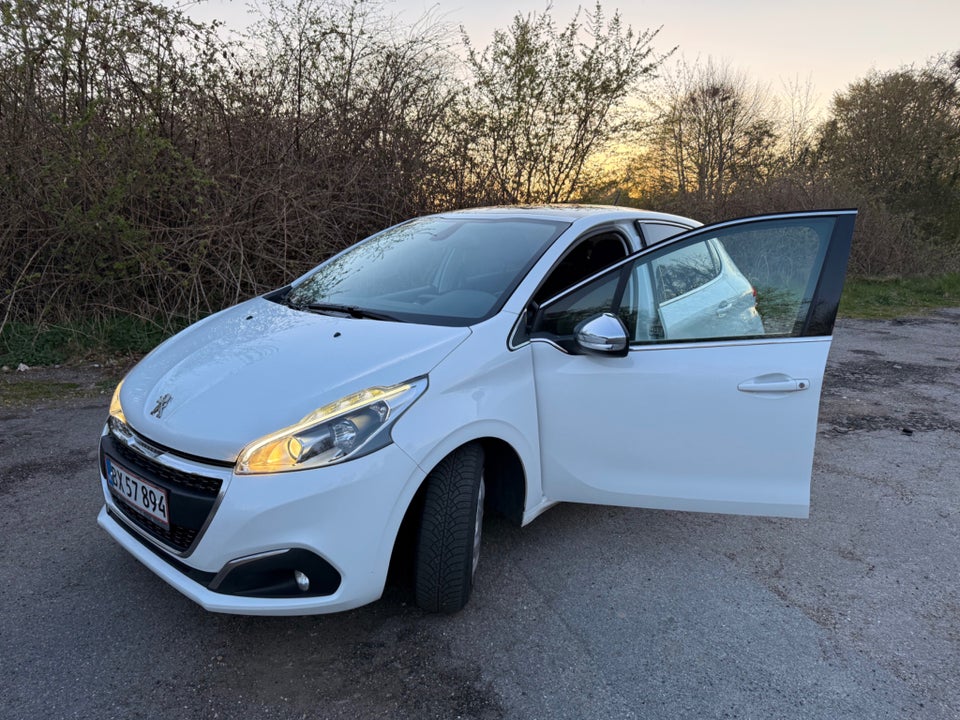 Peugeot 208 1,6 BlueHDi 100 Allure Sky 5d