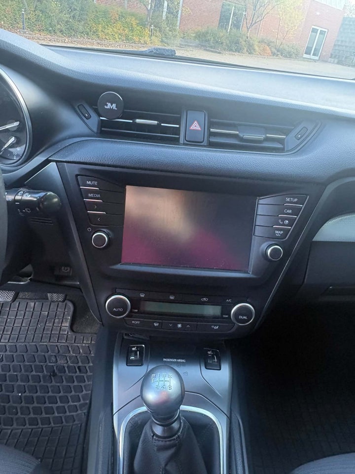 Toyota Avensis 1,8 VVT-i T2 Premium Touring Sports 5d