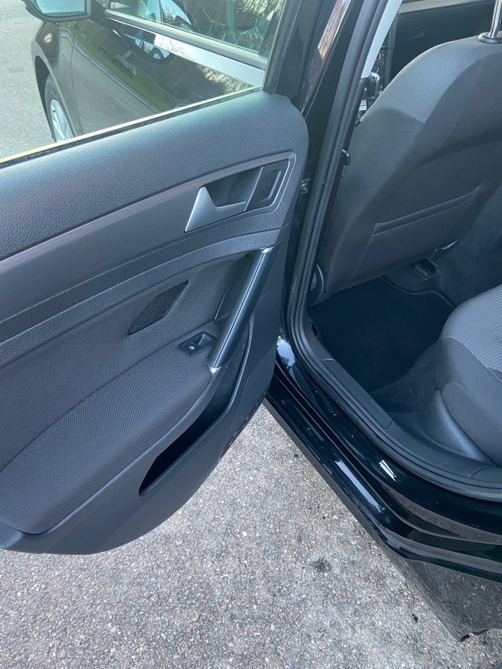 VW Golf VII 1,4 TSi 125 Comfortline Variant DSG 5d