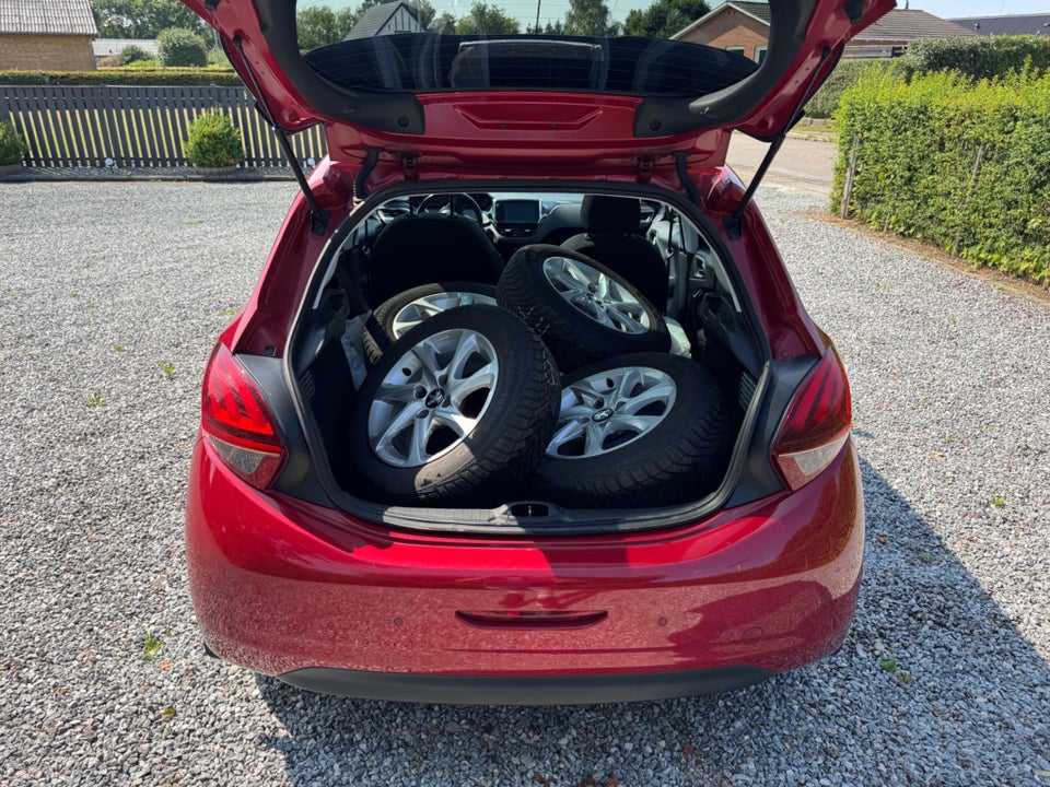 Peugeot 208 1,6 BlueHDi 100 Desire Sky 5d