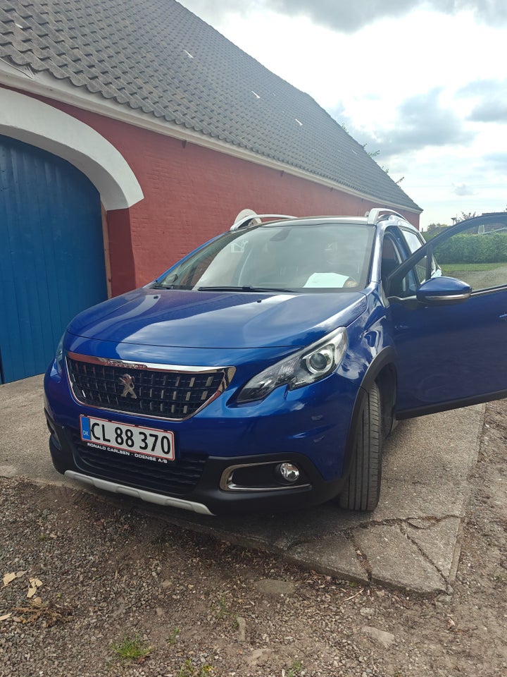 Peugeot 2008 1,2 PureTech 130 Allure Sky 5d