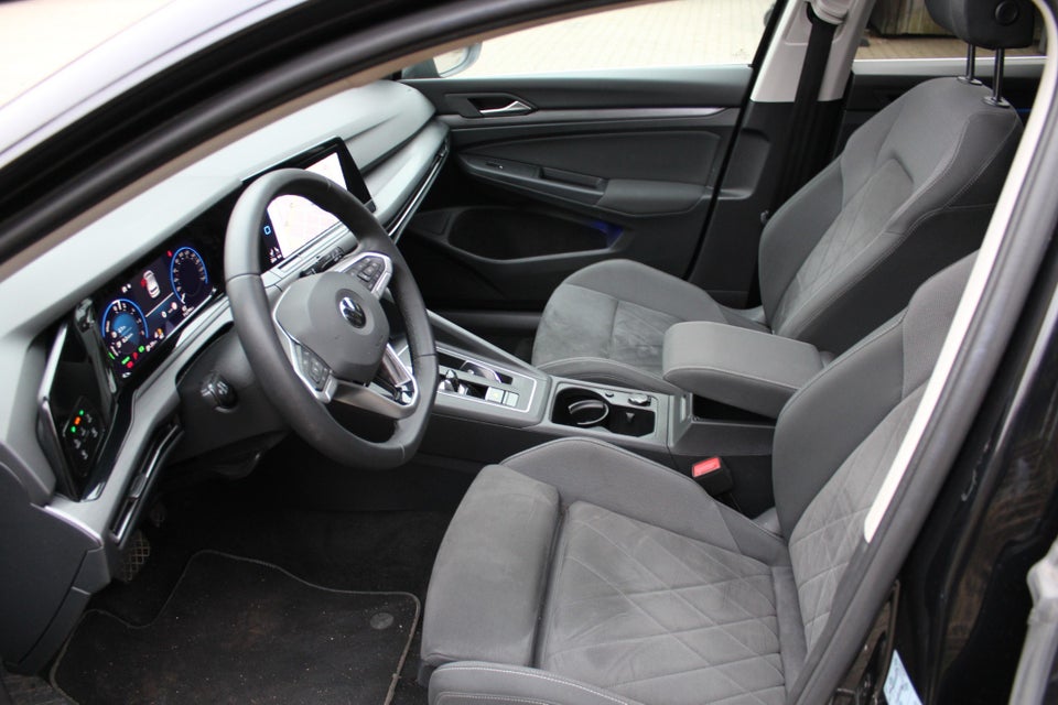 VW Golf VIII 1,4 eHybrid DSG 5d