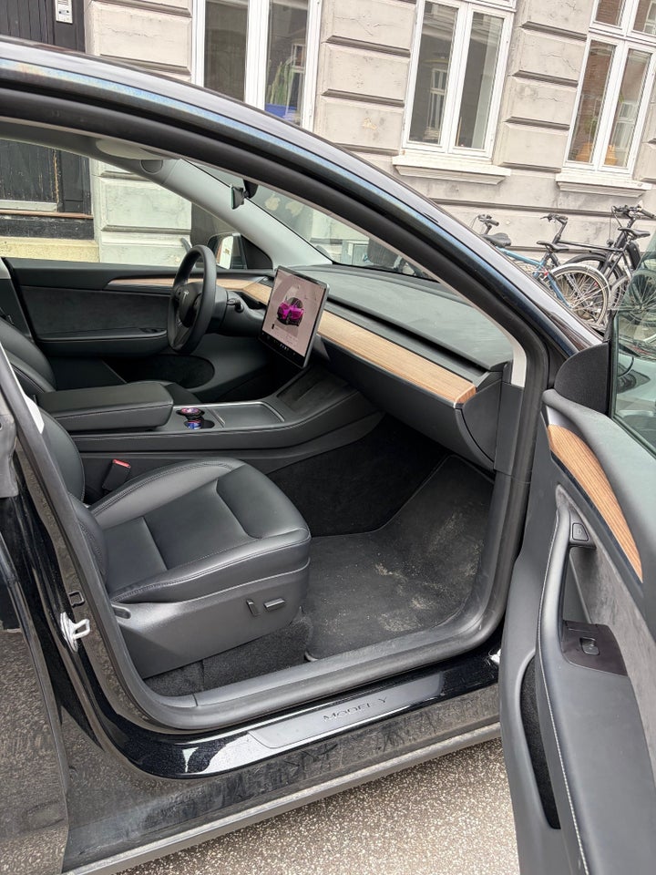 Tesla Model Y Long Range AWD 5d