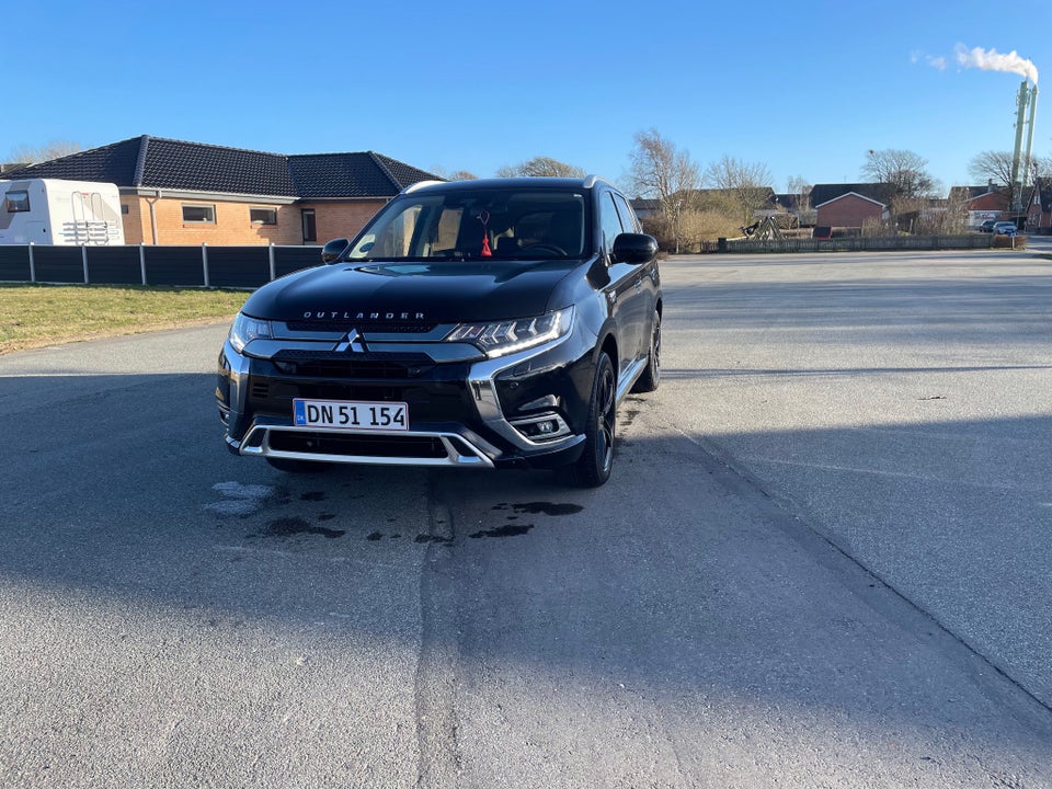 Mitsubishi Outlander 2,4 PHEV Intense CVT 4WD 5d