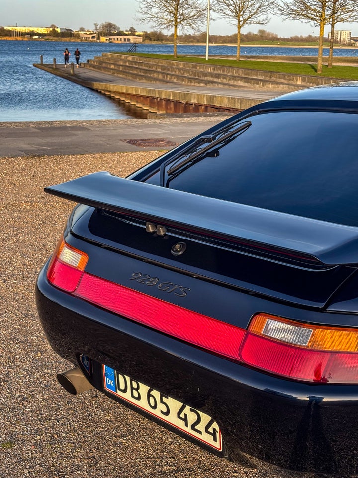 Porsche 928 5,4 GTS aut. 3d