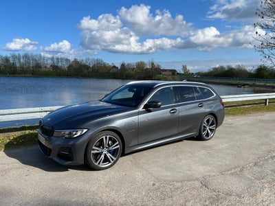 BMW 330e 2,0 Touring M-Sport aut. Benzin aut. Automatgear modelår 2021 km 44000 Grå ABS airbag servi