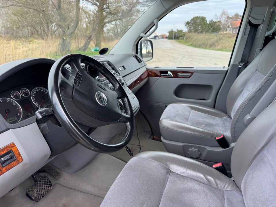 VW Multivan 3,2 V6 Highline aut. 5d