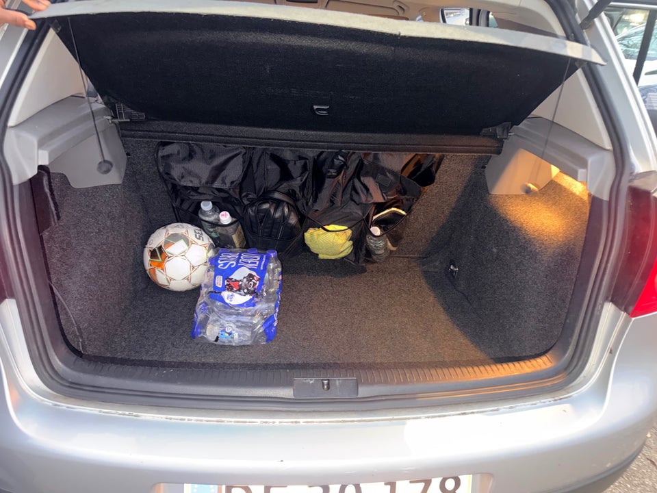 VW Golf V 1,6 FSi Tiptr. 5d