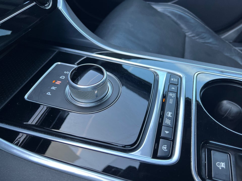 Jaguar XE 2,0 D180 R-Sport aut. 4d