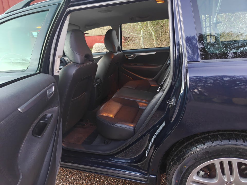 Volvo V70 2,4 T5 Momentum aut. 5d